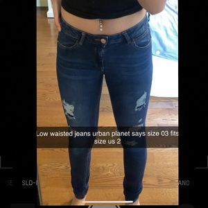 Low waisted ripped jeans